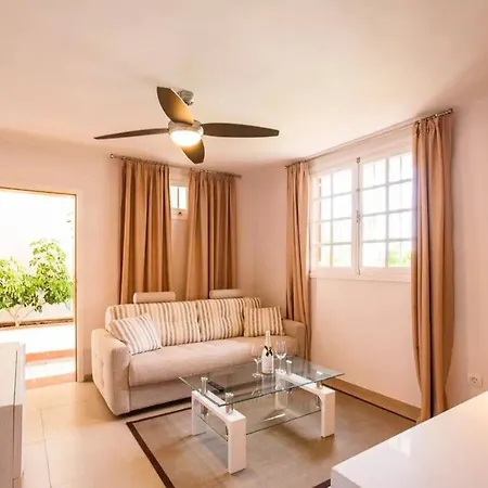 1 Bedroom For 4 People In Tenerife Costa Adeje