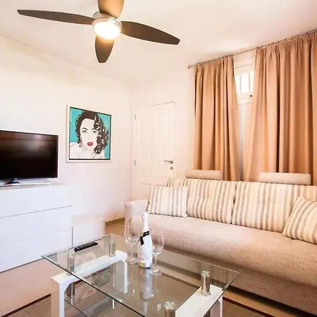 1 Bedroom For 4 People In Tenerife Apartment *