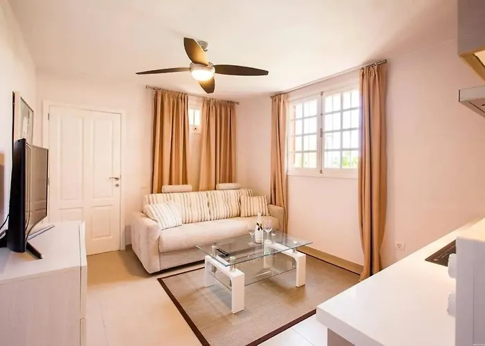 1 Bedroom For 4 People In Tenerife Apartment